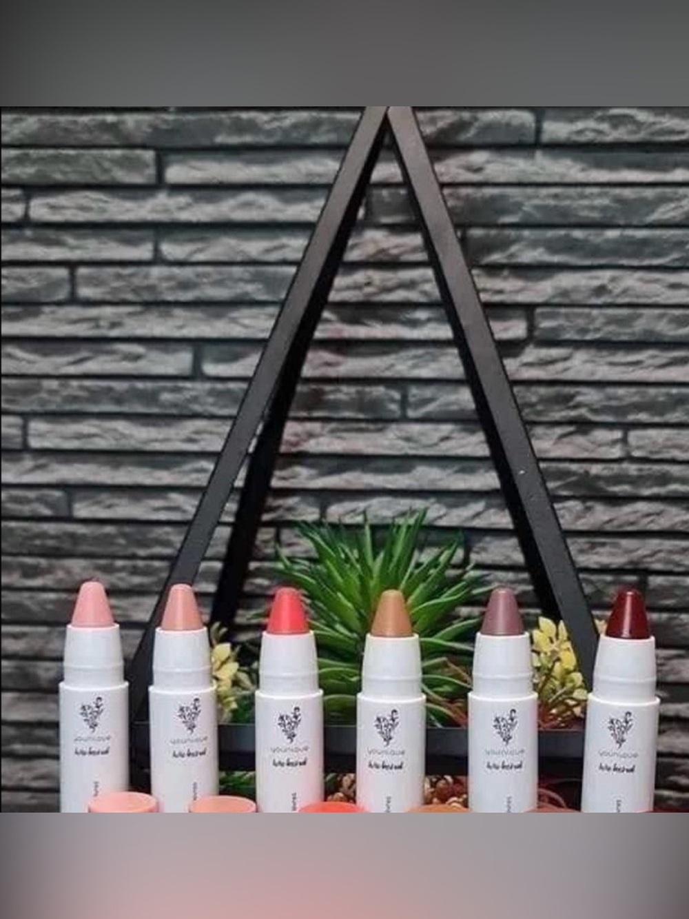YOUNIQUE Lip Butter Lip Balm Scenic Drive New